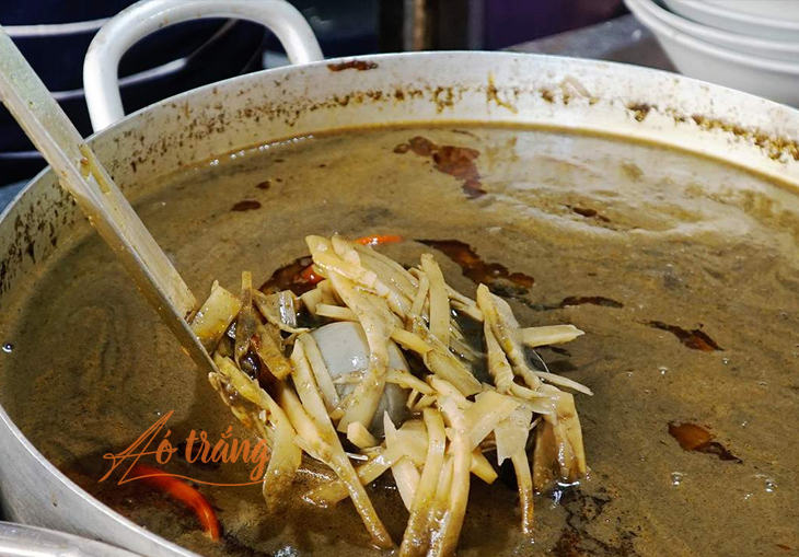 Bún cua thối - món ăn độc lạ ngay từ cái tên giữa lòng núi rừng Pleiku Bún cua thối - món ăn độc lạ ngay từ cái tên giữa lòng núi rừng Pleiku