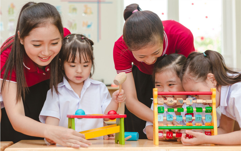 Bộ Giáo dục và Đào tạo xem xét đưa giáo viên mầm non vào nhóm ngành nghề nặng nhọc, độc hại. Bộ Giáo dục và Đào tạo xem xét đưa giáo viên mầm non vào nhóm ngành nghề nặng nhọc, độc hại.