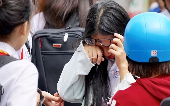 Điểm trúng tuyển vào các trường ĐH hàng đầu đều không vượt ngưỡng 30 điểm như năm trước nhưng rất nhiều ngành thí sinh phải đạt trên 9 điểm môn mới có thể đỗ ĐH. Điểm trúng tuyển vào các trường ĐH hàng đầu đều không vượt ngưỡng 30 điểm như năm trước nhưng rất nhiều ngành thí sinh phải đạt trên 9 điểm môn mới có thể đỗ ĐH.