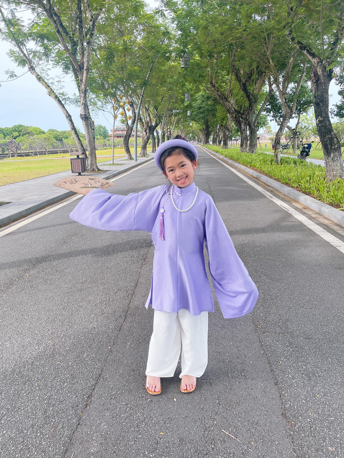 Bé Lavie càng lớn càng xinh xắn, đáng yêu. Bé Lavie càng lớn càng xinh xắn, đáng yêu.
