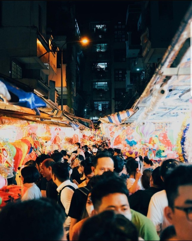 Không khí nhộn nhịp tại khu phố. (Ảnh: @chupchoetsaigon) Không khí nhộn nhịp tại khu phố. (Ảnh: @chupchoetsaigon)