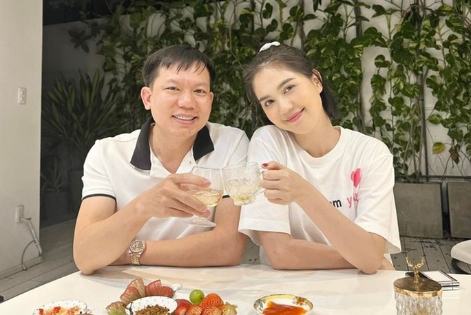 Cư dân mạng đồn đoán Ngọc Trinh đang cặp kè với bác sĩ Thịnh Cư dân mạng đồn đoán Ngọc Trinh đang cặp kè với bác sĩ Thịnh