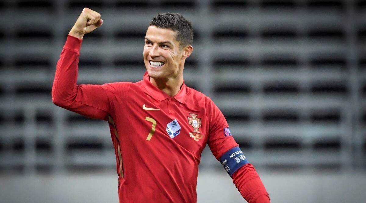 Cristiano Ronaldo đứng đầu danh sách với con số lớn 3,2 triệu USD cho một bài đăng Cristiano Ronaldo đứng đầu danh sách với con số lớn 3,2 triệu USD cho một bài đăng