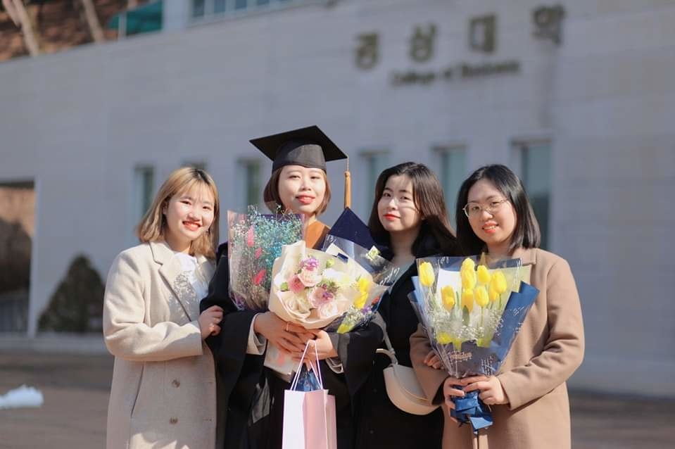 Du học sinh Việt Nam tại Hàn Quốc mừng tốt nghiệp Du học sinh Việt Nam tại Hàn Quốc mừng tốt nghiệp