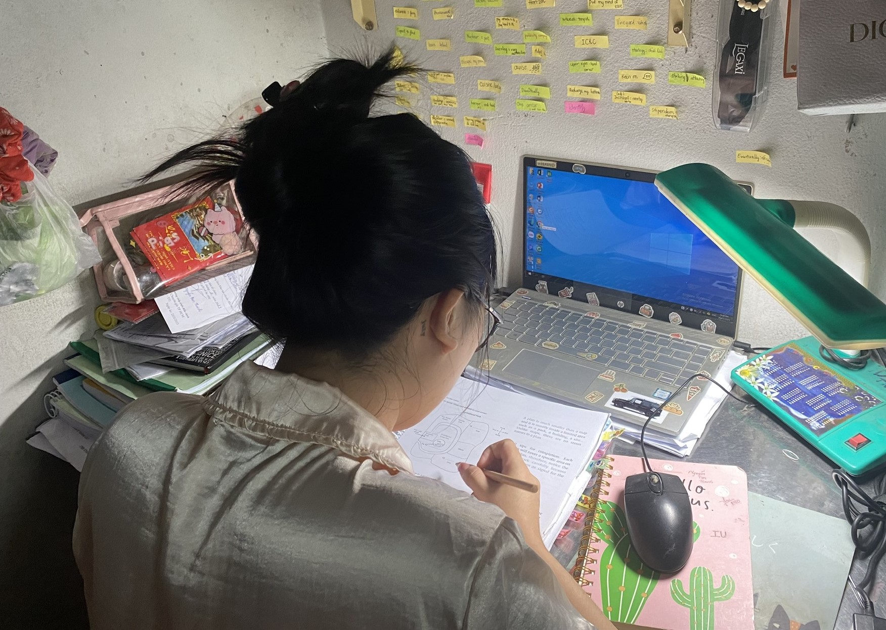Nhiều sinh viên suýt rơi vào bẫy "việc nhẹ lương cao" khi tìm việc qua mạng xã hội. Ảnh minh họa: Mỹ Ly Nhiều sinh viên suýt rơi vào bẫy "việc nhẹ lương cao" khi tìm việc qua mạng xã hội. Ảnh minh họa: Mỹ Ly