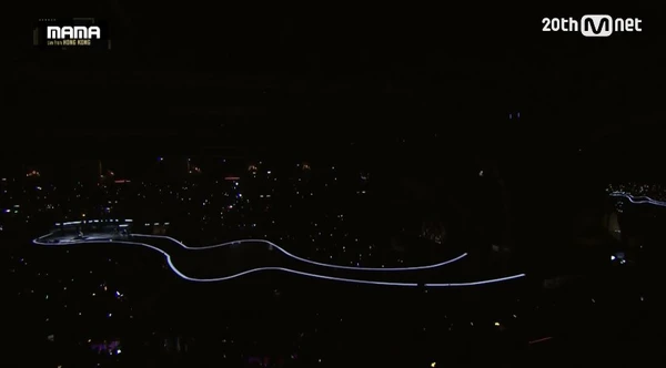 Khoảnh khắc được cho là “black ocean” trong màn trình diễn của SEVENTEEN Khoảnh khắc được cho là “black ocean” trong màn trình diễn của SEVENTEEN