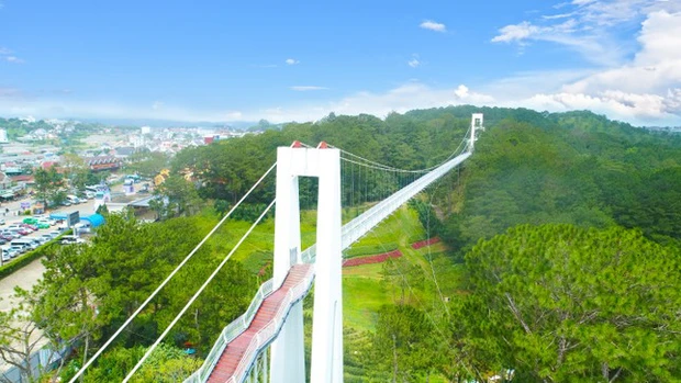 Cầu kính Ngàn Thông dài 325 m Cầu kính Ngàn Thông dài 325 m