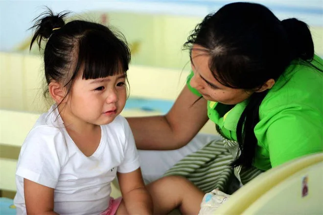 "Mẹ mệt nên không đưa con đi được" "Mẹ mệt nên không đưa con đi được"