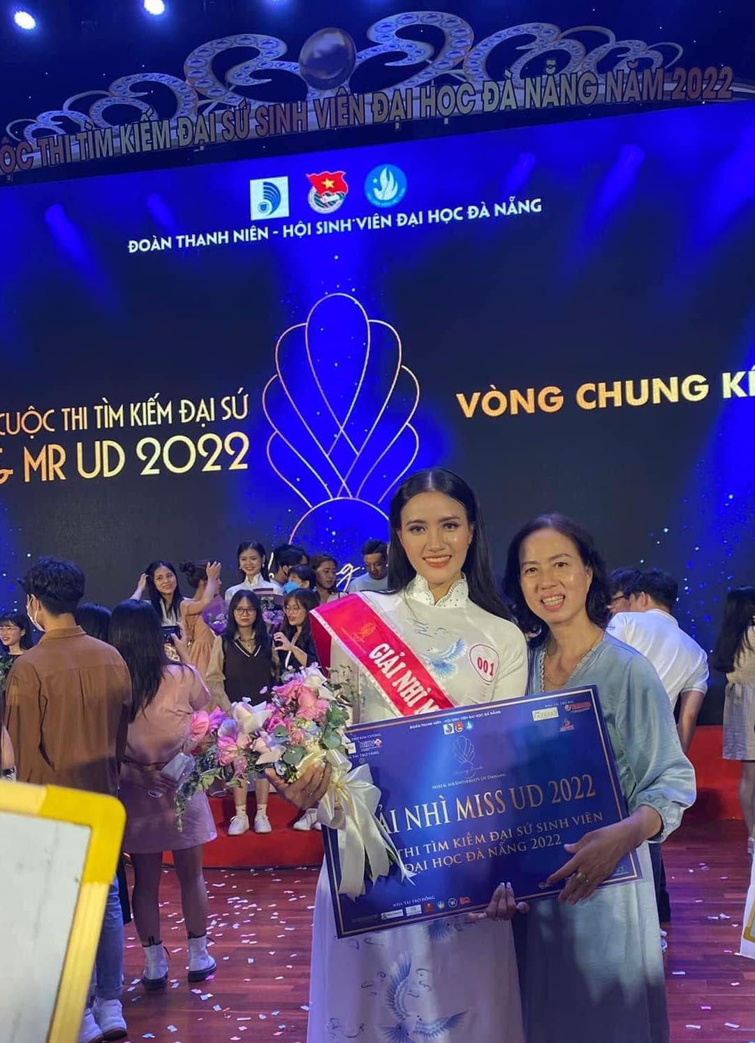 Ngoài thành tích học tập đáng nể, Minh Nhàn từng giành Á khôi 1 Cuộc thi “Đại sứ sinh viên ĐHĐN- Miss & Mr UD-2022”. Ngoài thành tích học tập đáng nể, Minh Nhàn từng giành Á khôi 1 Cuộc thi “Đại sứ sinh viên ĐHĐN- Miss & Mr UD-2022”.