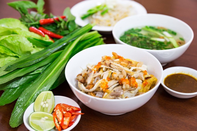 Món ăn khiến du khách trong nước và quốc tế gật gù khen ngợi. Ảnh: Phở Hồng - phở khô Gia Lai Món ăn khiến du khách trong nước và quốc tế gật gù khen ngợi. Ảnh: Phở Hồng - phở khô Gia Lai