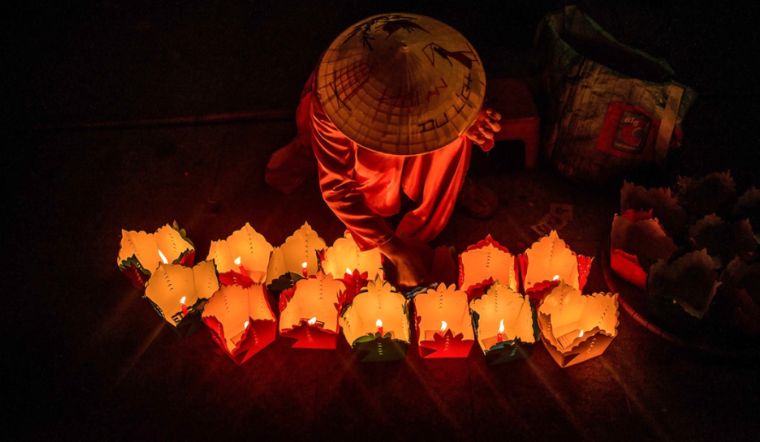 Đạo Phật xem tháng 7 là tháng Vu Lan báo hiếu, báo ân. Đạo Phật xem tháng 7 là tháng Vu Lan báo hiếu, báo ân.