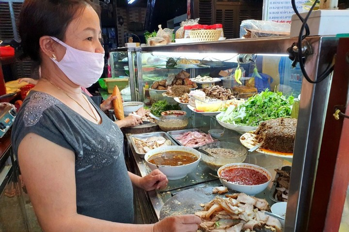 Khu vực chế biến bánh mì Phượng lúc chưa tạm dừng hoạt động (Ảnh: Công Bính). Khu vực chế biến bánh mì Phượng lúc chưa tạm dừng hoạt động (Ảnh: Công Bính).