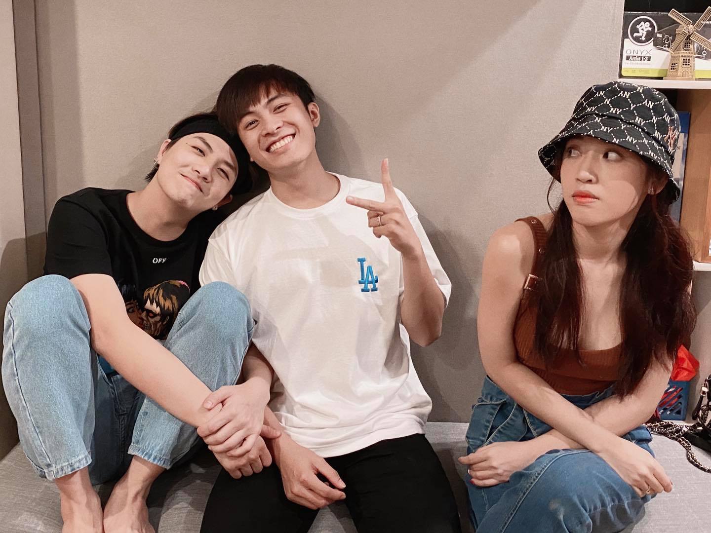 Duy Khánh, Puka và Gin Tuấn Kiệt là bạn bè đồng nghiệp thân thiết Duy Khánh, Puka và Gin Tuấn Kiệt là bạn bè đồng nghiệp thân thiết