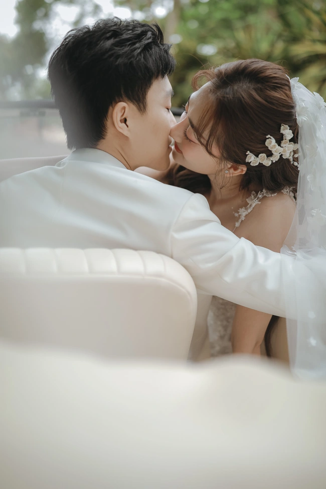 Nữ diễn viên và bạn trai "tình bể bình"