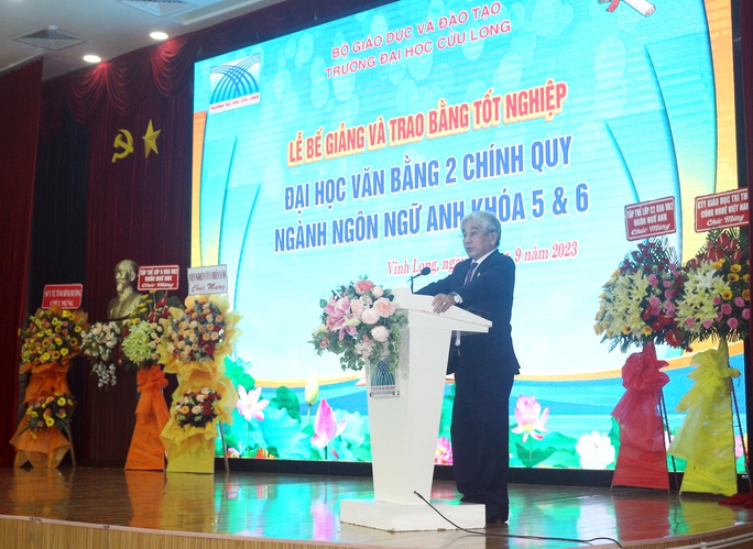 Thạc sĩ Đặng Văn Toại, quyền Trưởng Phòng Đào tạo báo cáo tổng kết khóa đào tạo. Thạc sĩ Đặng Văn Toại, quyền Trưởng Phòng Đào tạo báo cáo tổng kết khóa đào tạo.