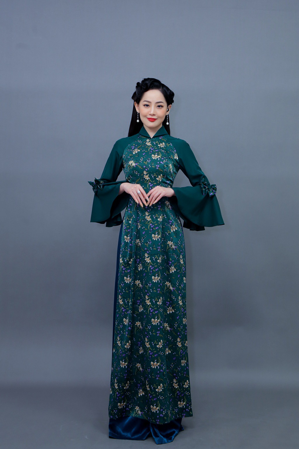 MC.Lê Đình Minh Ngọc trong đêm thi với chủ đề nhạc sĩ Thanh Sơn