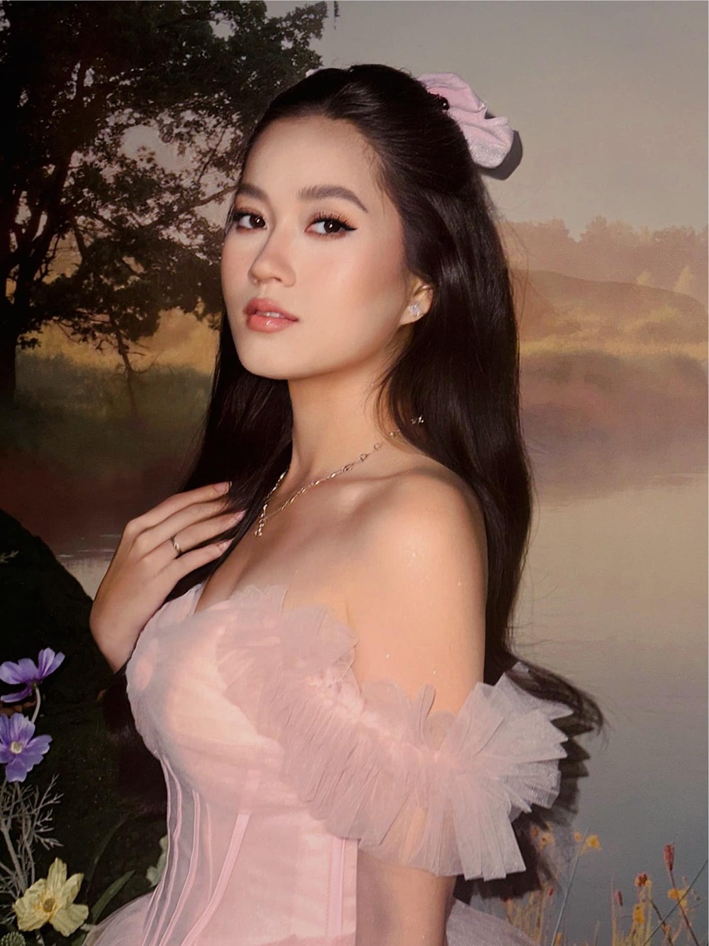 Nữ diễn viên trình làng bộ ảnh mới trong ngày sinh nhật. Nữ diễn viên trình làng bộ ảnh mới trong ngày sinh nhật.