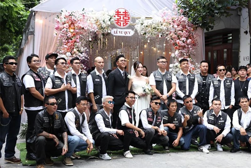 Đám cưới hoành tráng khiến ai cũng "ú òa"