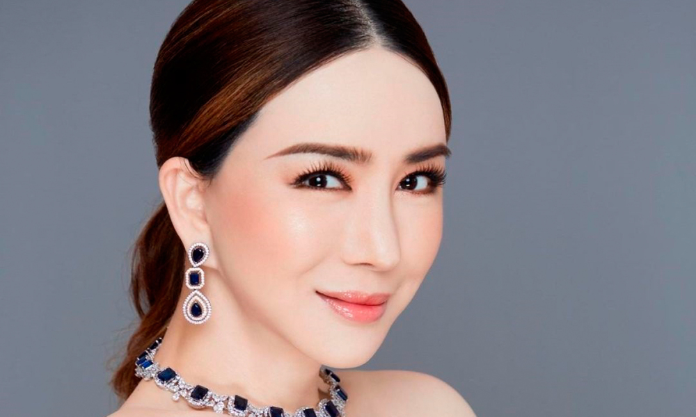 Bà trùm hoa hậu hoàn vũ khẳng định thông tin đang lan truyền là thất thiệt