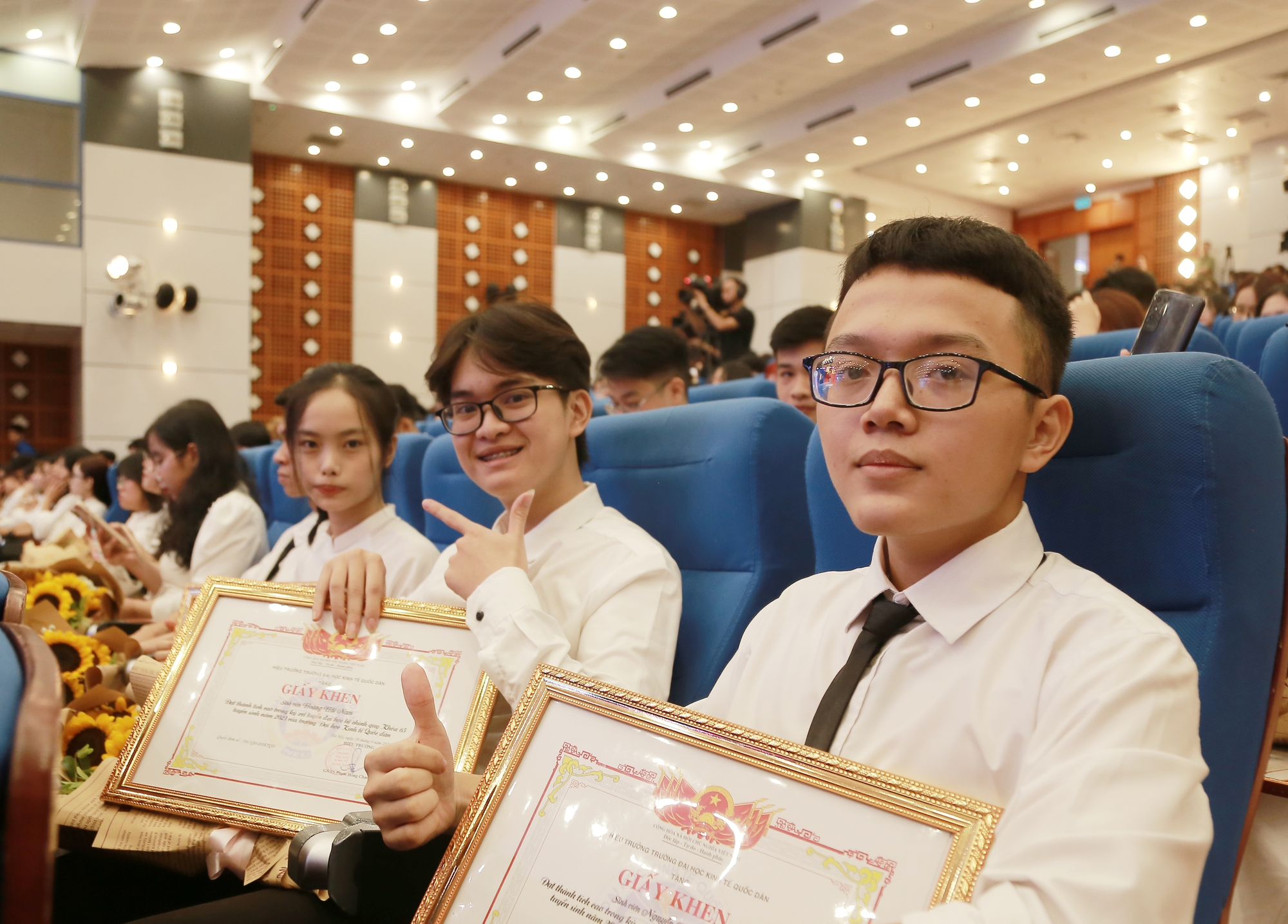 Chân dung 3 thủ khoa khối A00 của Trường Đại học Kinh tế Quốc dân. Ảnh: Tào Nga