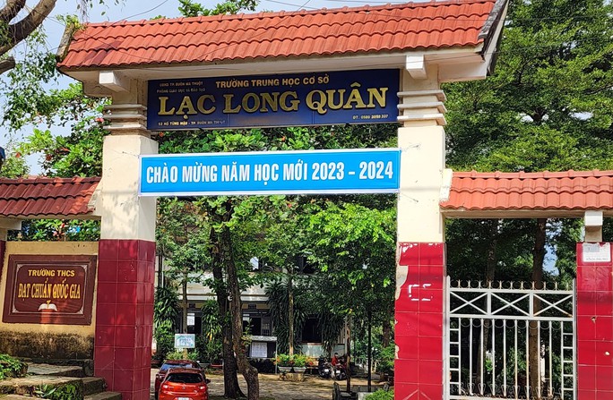 Theo lãnh đạo trường THCS Lạc Long Quân, về nguyên tắc, em H. phải học lại lớp 7 Theo lãnh đạo trường THCS Lạc Long Quân, về nguyên tắc, em H. phải học lại lớp 7