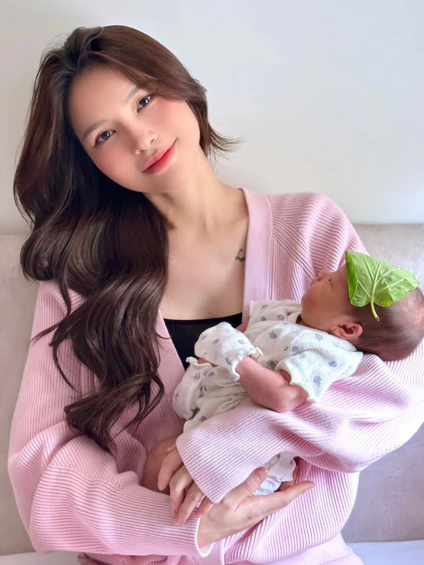 Lucie Nguyễn khoe nhan sắc xinh đẹp sau 1 tháng sinh con.