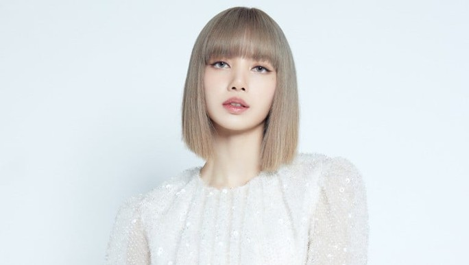 Lisa luôn là tiêu điểm bàn tán của cư dân mạng
