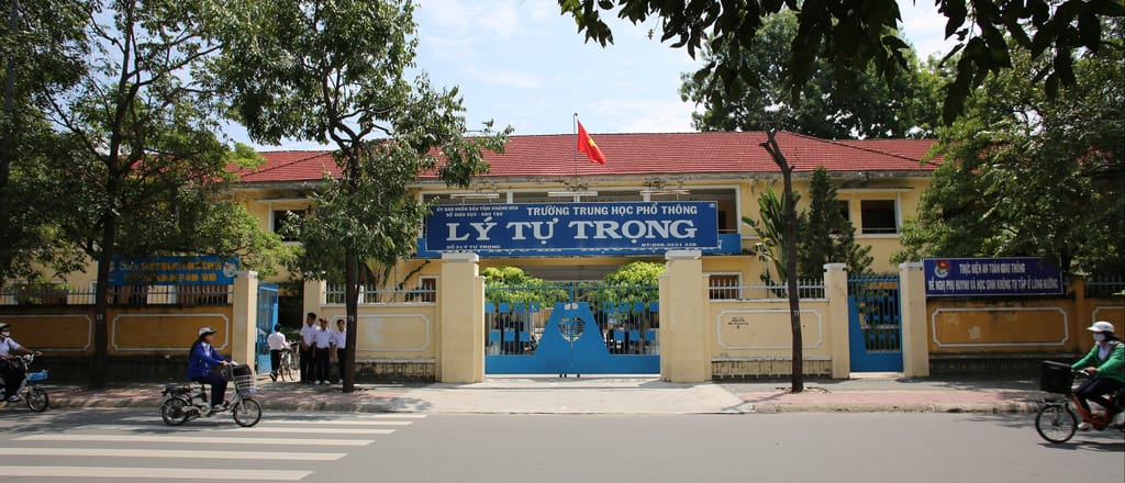 Cổng chính trường THPT Lý Tự Trọng ngày nay Cổng chính trường THPT Lý Tự Trọng ngày nay