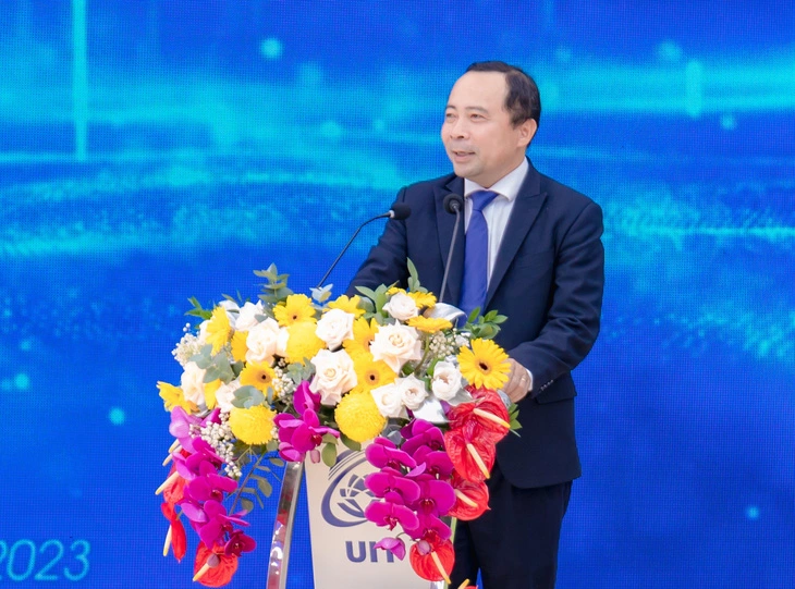 PGS.TS Vũ Hải Quân phát biểu tại lễ khai giảng năm học 2023-2024 của Trường đại học Công nghệ thông tin (Đại học Quốc gia TP.HCM) - Ảnh: TRƯƠNG DŨNG PGS.TS Vũ Hải Quân phát biểu tại lễ khai giảng năm học 2023-2024 của Trường đại học Công nghệ thông tin (Đại học Quốc gia TP.HCM) - Ảnh: TRƯƠNG DŨNG