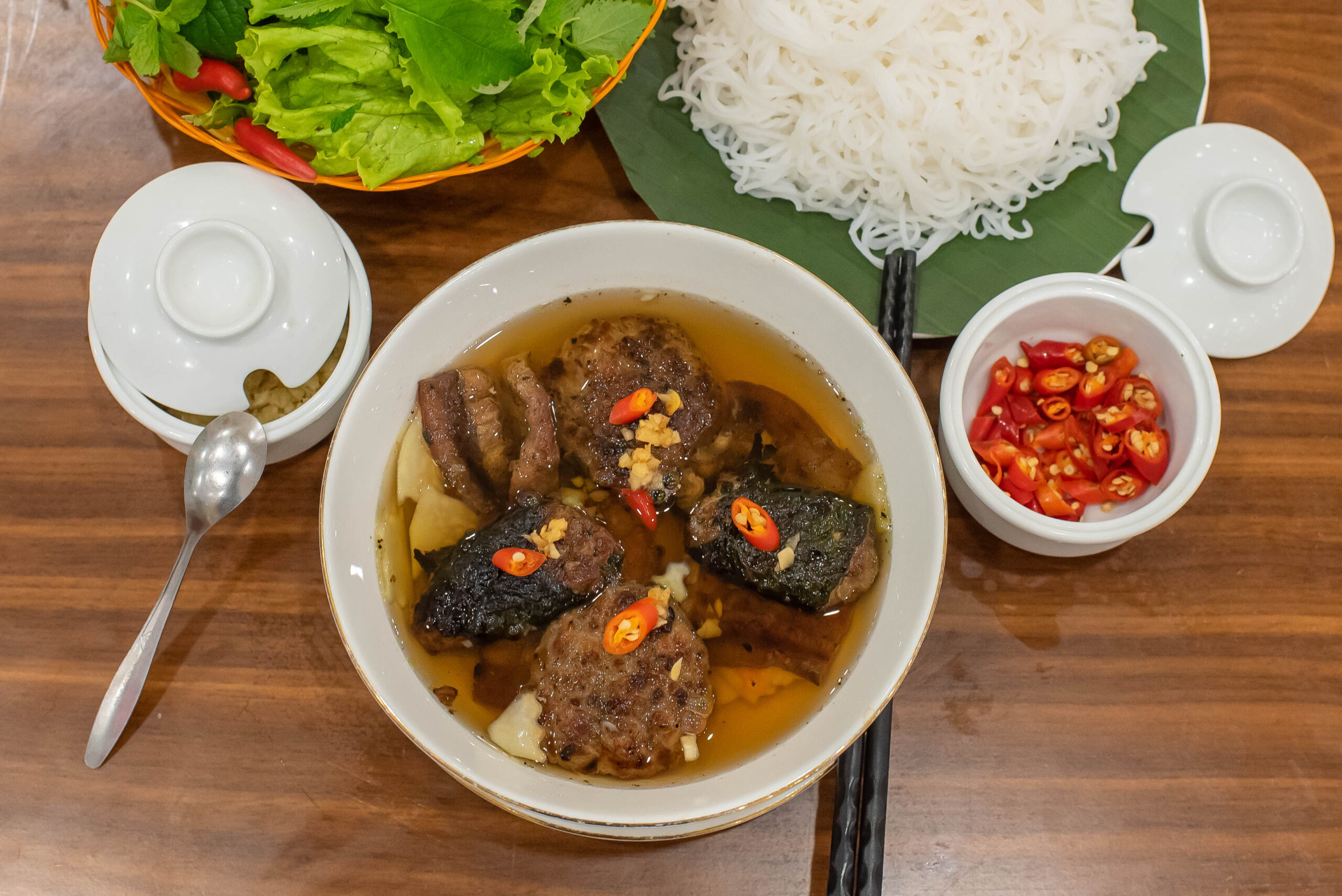 Bún chả là bữa sáng yêu thích của người Hà Nội. Bún chả là bữa sáng yêu thích của người Hà Nội.