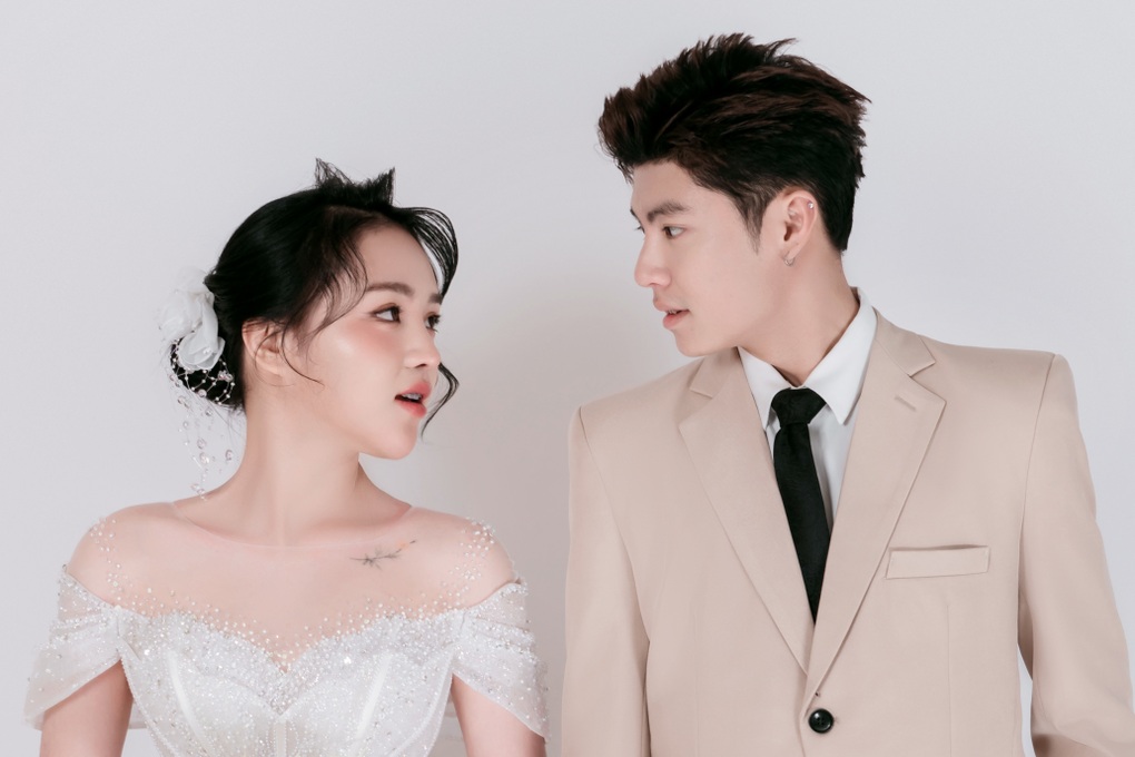 Nhiều bạn trẻ đã tham gia chụp hình cùng với chú rể giả (Ảnh: NVCC). Nhiều bạn trẻ đã tham gia chụp hình cùng với chú rể giả (Ảnh: NVCC).
