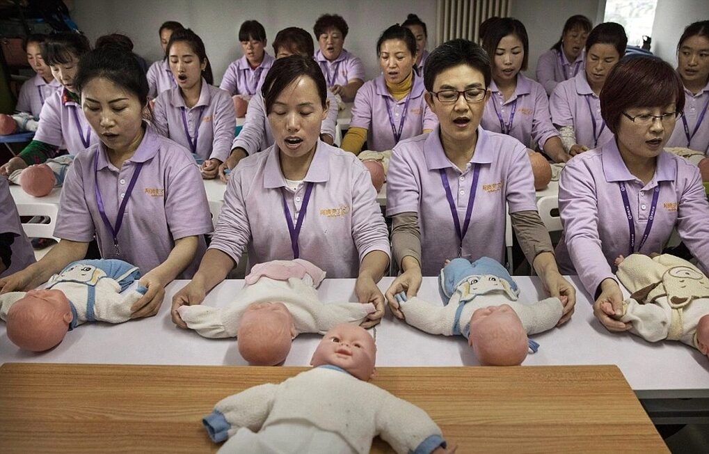 Người giúp việc, bảo mẫu tại Trung Quốc ngày càng trẻ hóa và có trình độ học vấn cao