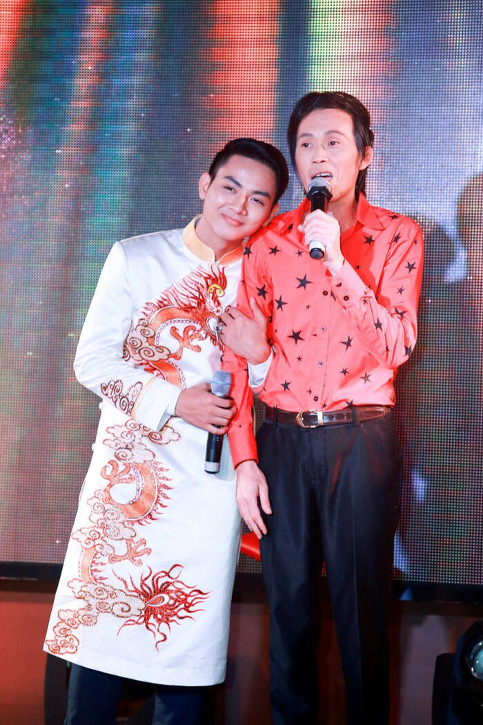 Hoài Lâm là con trai nuôi được NSUT Hoài Linh nâng đỡ từ khi mới vào nghề Hoài Lâm là con trai nuôi được NSUT Hoài Linh nâng đỡ từ khi mới vào nghề