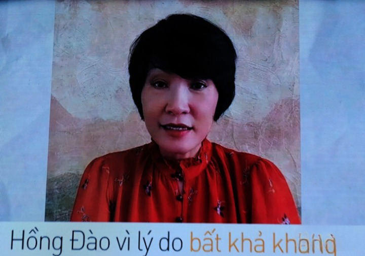 Nghệ sĩ Hồng Đào trong clip thực hiện từ Mỹ bày tỏ vì lý do sức khỏe không thể về tham gia vở Bông cánh cò - Ảnh chụp màn hình: LINH ĐOAN Nghệ sĩ Hồng Đào trong clip thực hiện từ Mỹ bày tỏ vì lý do sức khỏe không thể về tham gia vở Bông cánh cò - Ảnh chụp màn hình: LINH ĐOAN