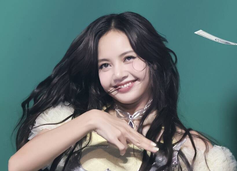Lisa là nữ thần tượng Kpop đầu tiên biểu diễn tại Crazy House Lisa là nữ thần tượng Kpop đầu tiên biểu diễn tại Crazy House