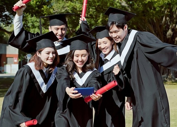 Du học nước ngoài là ước mơ của nhiều người.