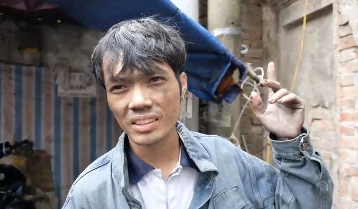 Anh Nguyễn Đăng Văn đã cứu được 10 người trong vụ cháy chung cư mini ở phố Khương Hạ Anh Nguyễn Đăng Văn đã cứu được 10 người trong vụ cháy chung cư mini ở phố Khương Hạ
