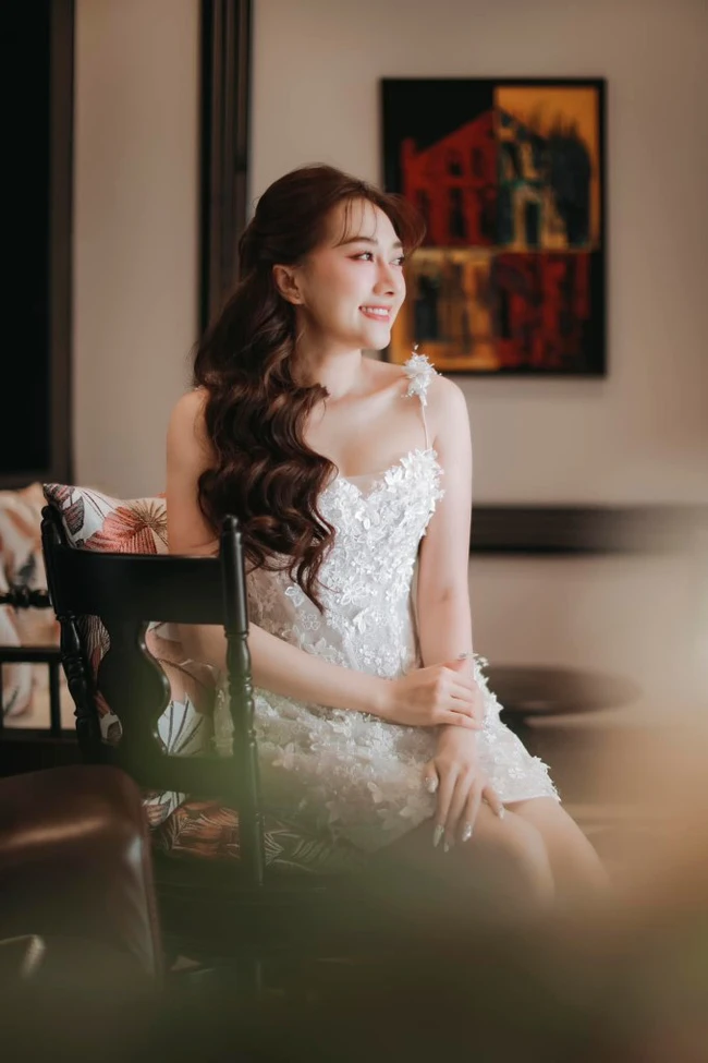 Phương Lan hơn "nửa kia" 1 tuổi, chuyện tình "chị em" bắt đầu khá ngọt ngào.