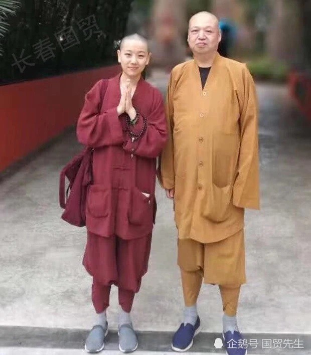 Hồ Nhã Tư nổi tiếng từ nhỏ, lớn lên thanh tú nhưng lại quyết định rời xa giới giải trí. Hồ Nhã Tư nổi tiếng từ nhỏ, lớn lên thanh tú nhưng lại quyết định rời xa giới giải trí.