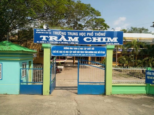 Trường THPT Tràm Chim, huyện Tam Nông, tỉnh Đồng Tháp - nơi thầy hiệu trưởng qua đời do đột quỵ Trường THPT Tràm Chim, huyện Tam Nông, tỉnh Đồng Tháp - nơi thầy hiệu trưởng qua đời do đột quỵ