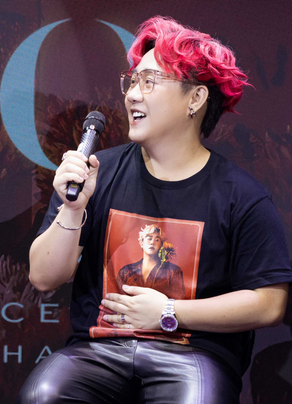 Trung Quân Idol trong live concert kỷ niệm 15 năm ca hát