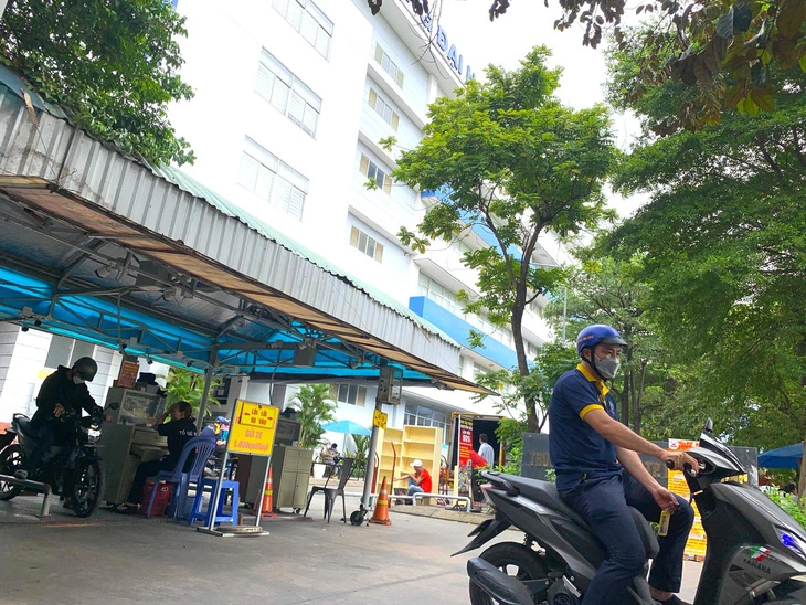 Trường đại học Mở TP.HCM đang di dời vật dụng để trả lại cơ sở Nguyễn Kiệm - Ảnh: TRẦN HUỲNH Trường đại học Mở TP.HCM đang di dời vật dụng để trả lại cơ sở Nguyễn Kiệm - Ảnh: TRẦN HUỲNH