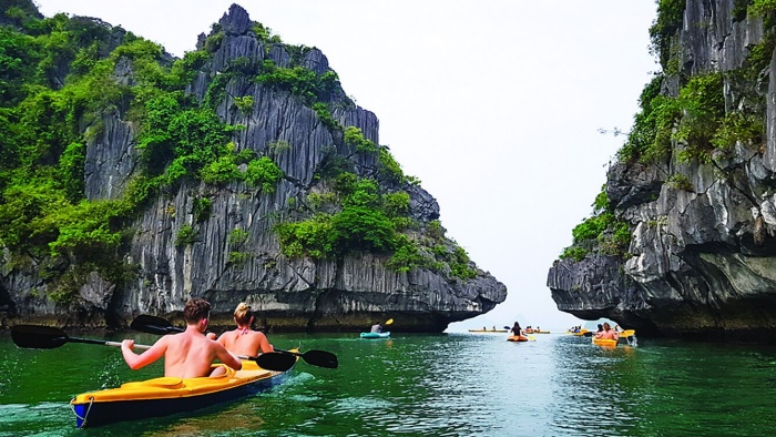 Vịnh Lan Hạ trong quần đảo Cát Bà Vịnh Lan Hạ trong quần đảo Cát Bà