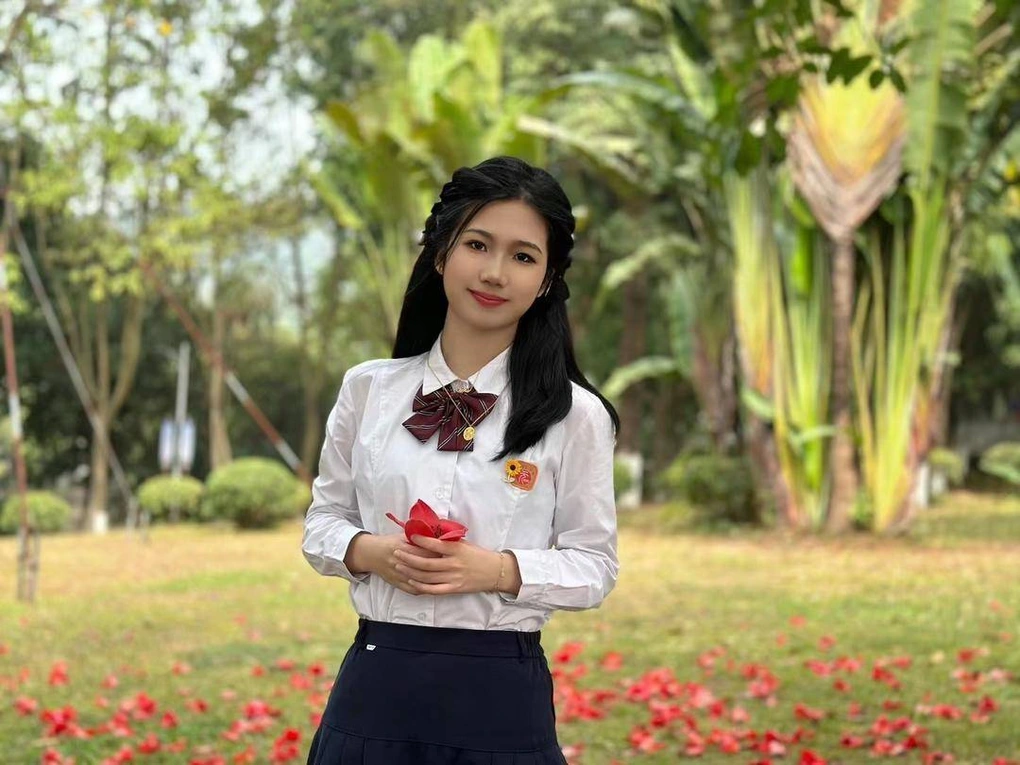Trương Kiều Sở - cô gái chọn ngành học lạ với niềm đam mê tìm hiểu về Hán tự cổ xưa (Ảnh: Yangtse). Trương Kiều Sở - cô gái chọn ngành học lạ với niềm đam mê tìm hiểu về Hán tự cổ xưa (Ảnh: Yangtse).
