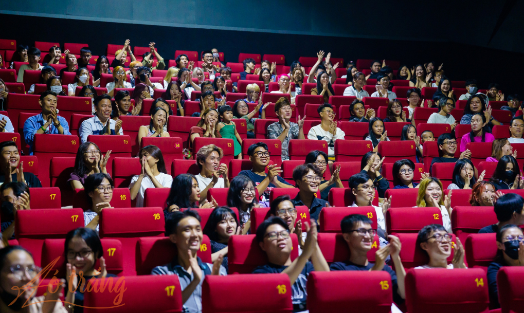 Sinh viên HUTECH tại một buổi hoạt động trải nghiệm thực tế trong môn học Cảm thụ điện ảnh Sinh viên HUTECH tại một buổi hoạt động trải nghiệm thực tế trong môn học Cảm thụ điện ảnh