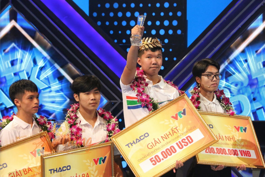 4 thí sinh vẫn chỉ là 4 chàng trai trẻ với đam mê tri thức và ước vọng chinh phục đỉnh núi Olympia.