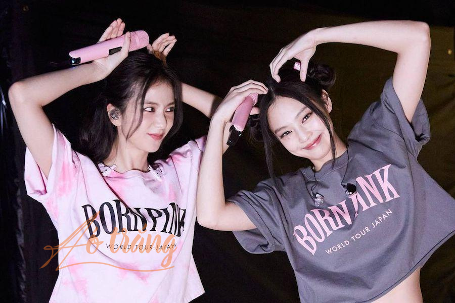 Hiện tại, công chúng đổ dồn sự chú ý vào hợp đồng mới của BLACKPINK.