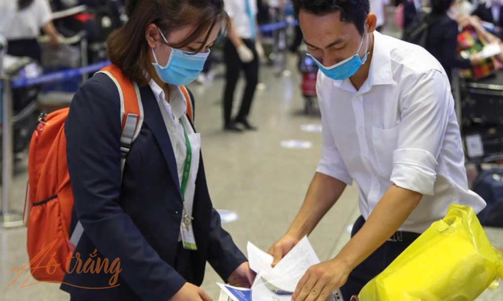 Các lao động không nên thực hiện các giao dịch trực tuyến, cần đến trực tiếp văn phòng của các công ty để xác minh thông tin. Các lao động không nên thực hiện các giao dịch trực tuyến, cần đến trực tiếp văn phòng của các công ty để xác minh thông tin.