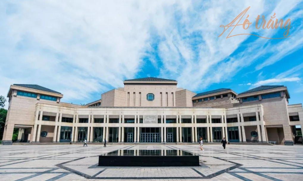 Đại học Bắc Kinh luôn nằm trong top các trường Đại Học hàng đầu Trung Quốc và Châu Á. Đại học Bắc Kinh luôn nằm trong top các trường Đại Học hàng đầu Trung Quốc và Châu Á.
