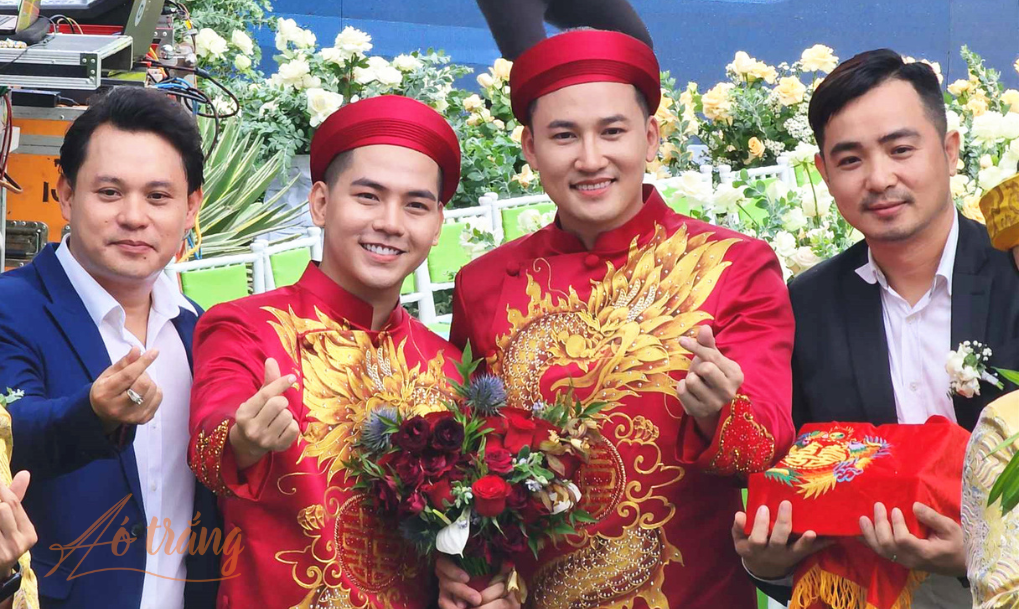 Hà Trí Quang và Thanh Đoàn trong lễ đám hỏi Hà Trí Quang và Thanh Đoàn trong lễ đám hỏi